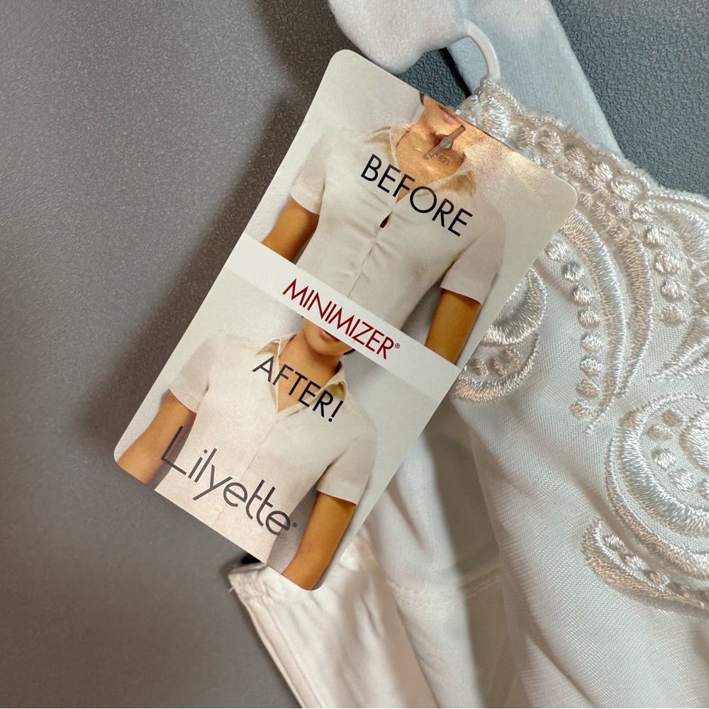Lilyette White Full-Coverage Minimizer Bra with Embroidered Detail 42D NWT - Picture 3 of 5